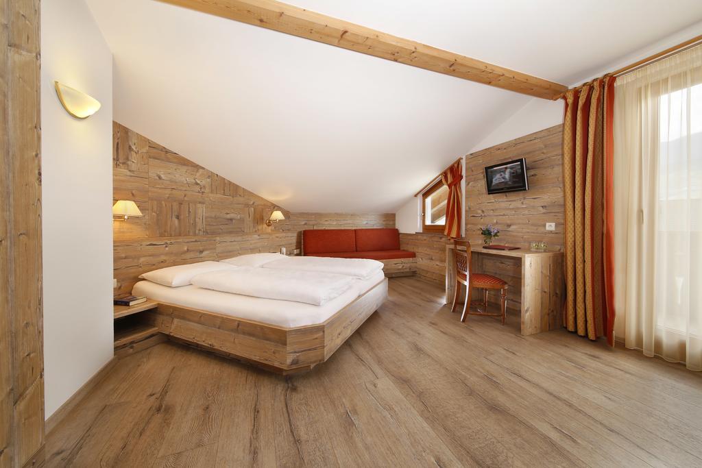 Hotel Christine Gargazzone Esterno foto